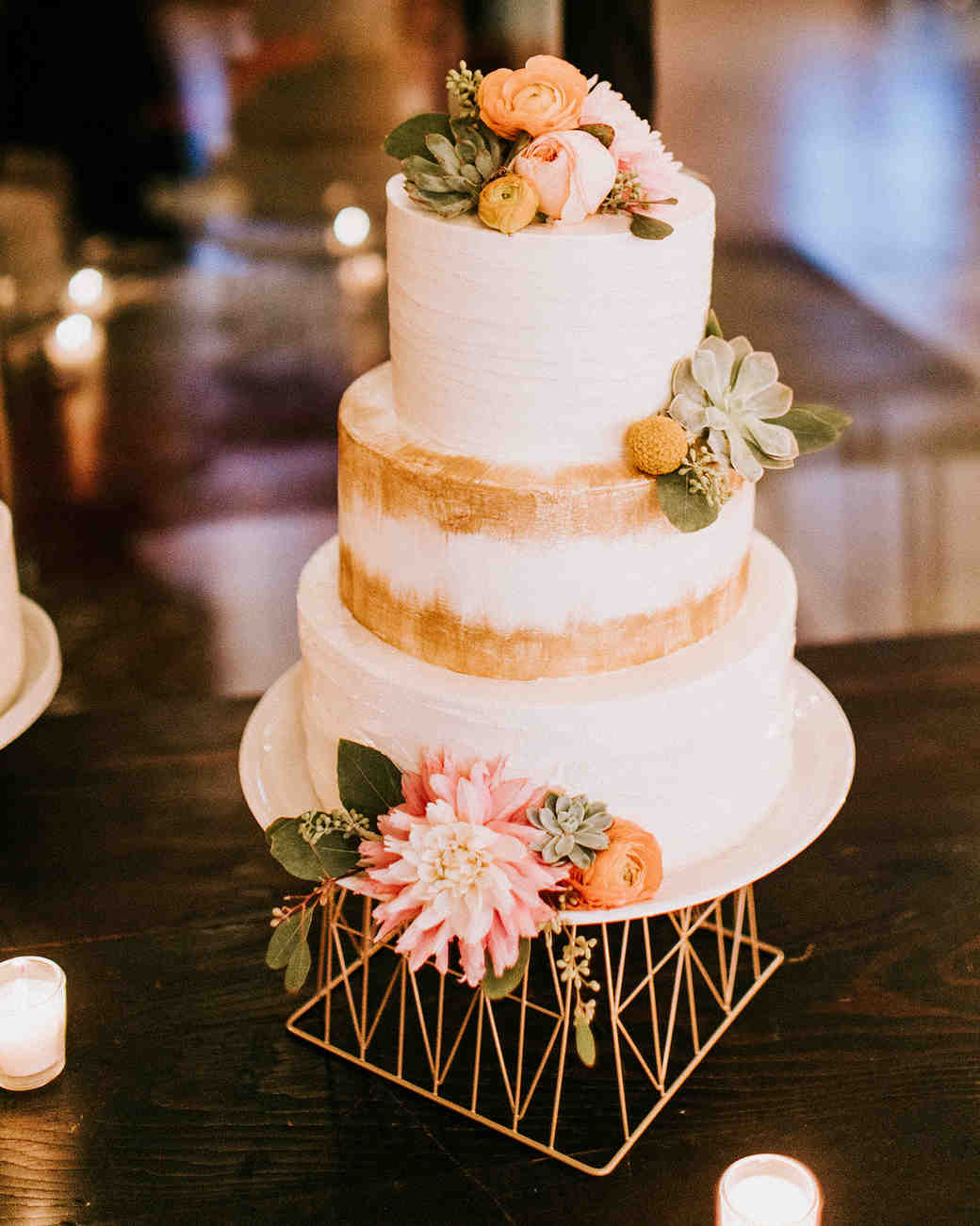 26 Unique Wedding Cake Stands
