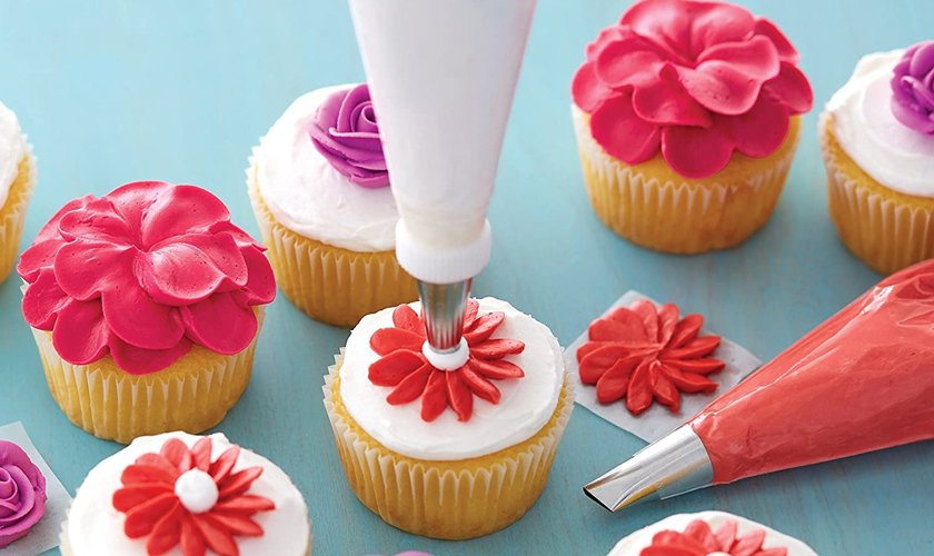 Best Cake Decorating Kits in 2021 (Review &  Guide)