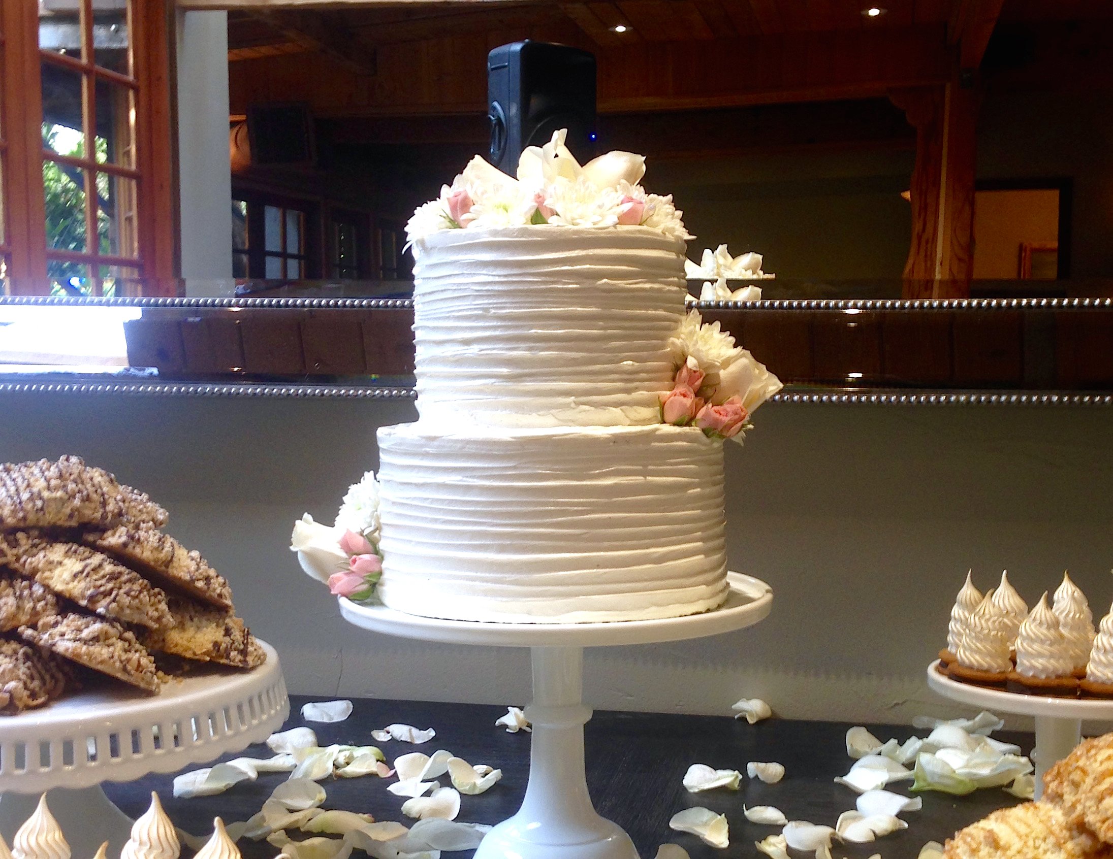 Best Places For Wedding Cakes In Los Angeles  CBS Los Angeles
