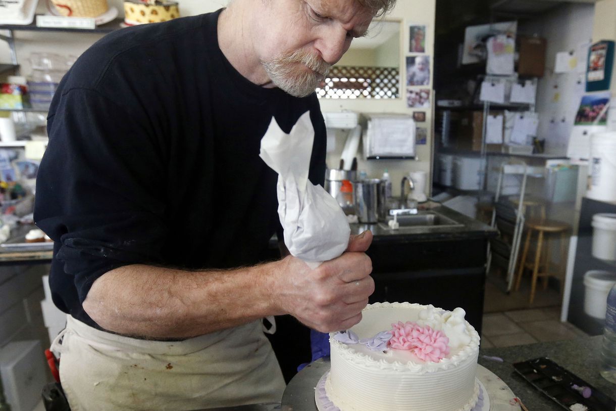 Colorado baker who refused to make cake for gays sues again