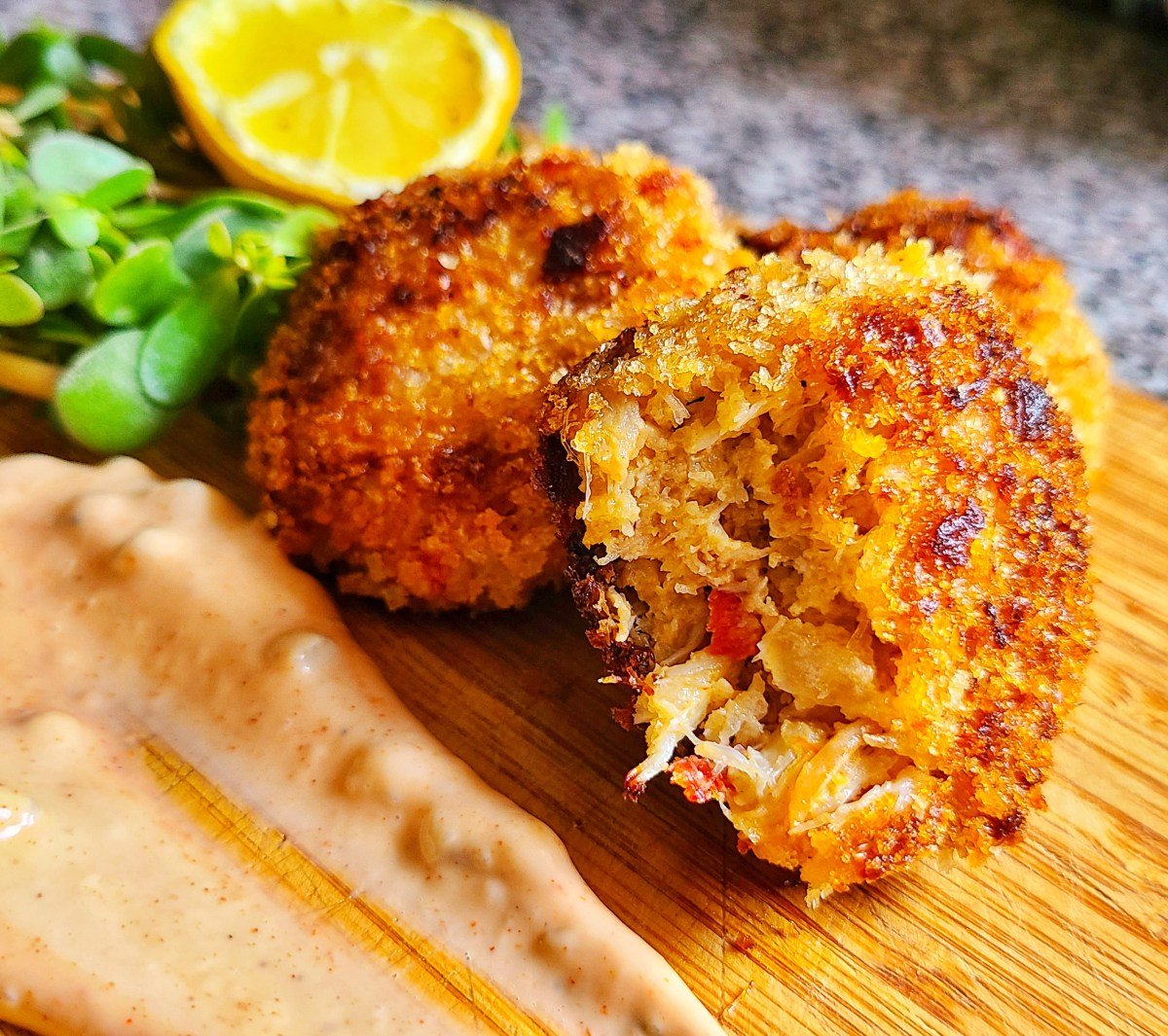 Crab Cakes With Louie Dressing