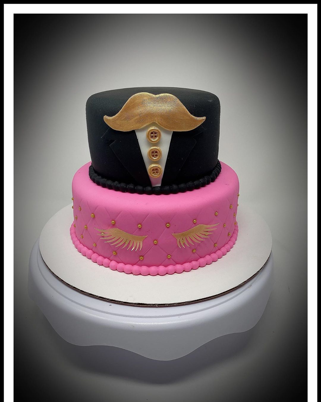 Gender Reveal Cake! Lashes or Staches! #genderreveal #genderrevealcake ...