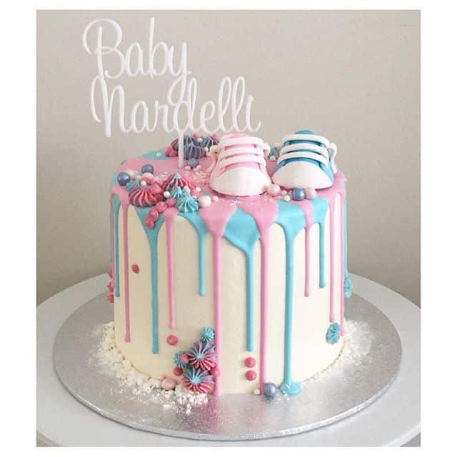 Got to make this gender reveal cake for my beautiful cousin Boy or girl ...