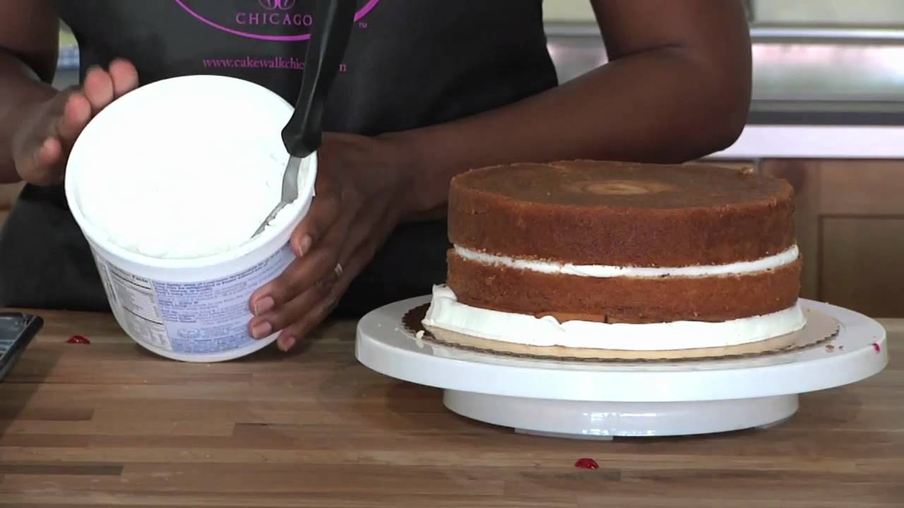 How to Apply Icing on Cake (Cake Baking Video)
