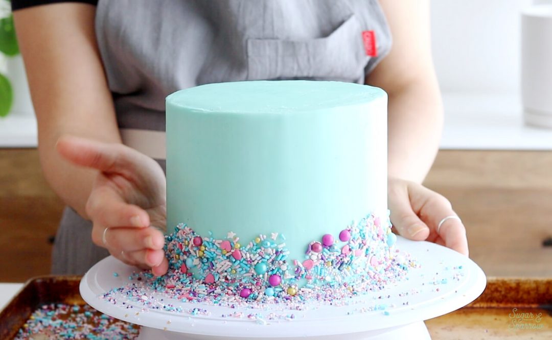 How to Decorate a Cake with Sprinkles