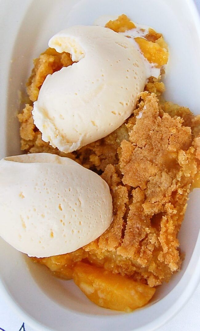 How to make an Easy Peach Cobbler with Cake Mix. This simple cake mix ...