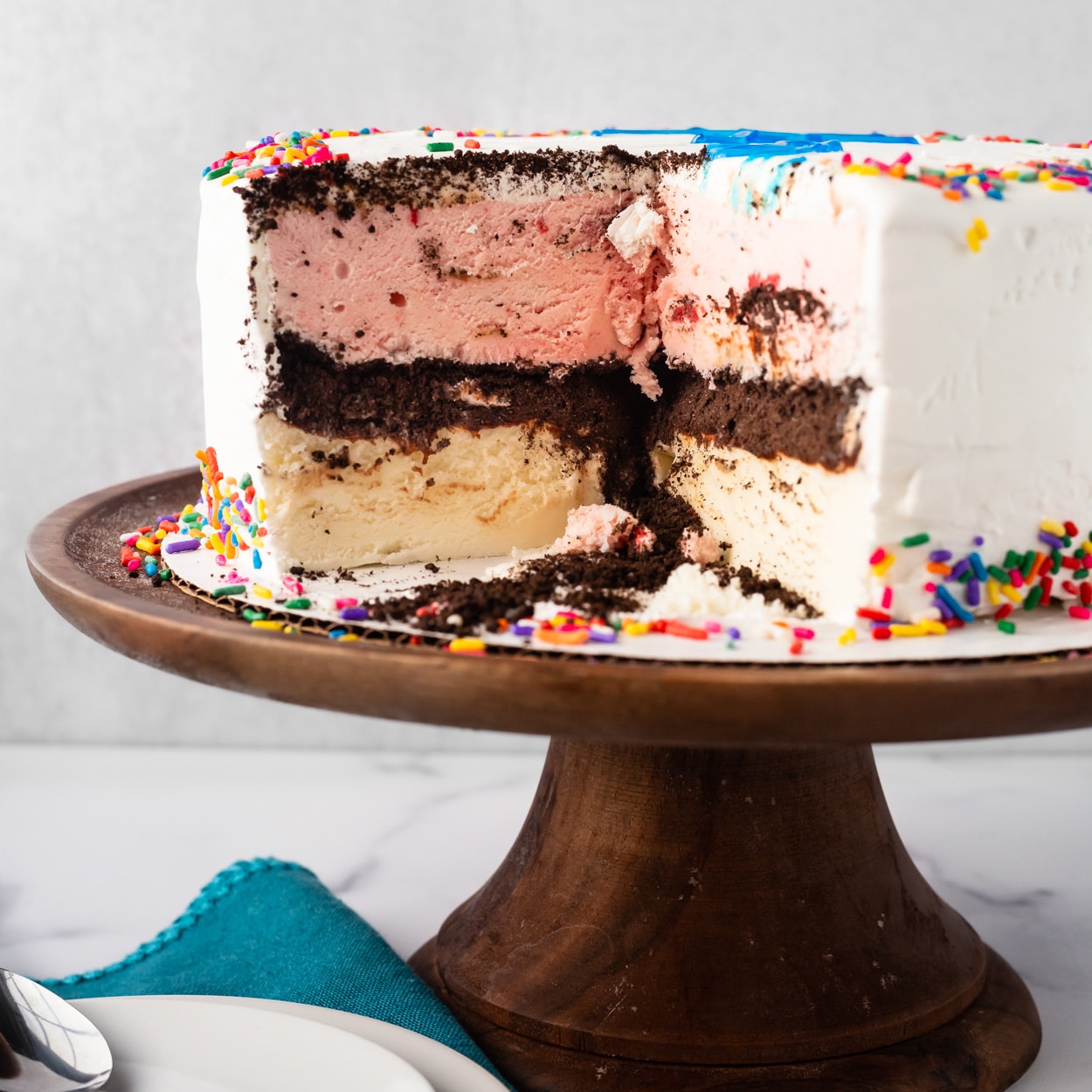 How To Make Your Own DIY Ice Cream Cake
