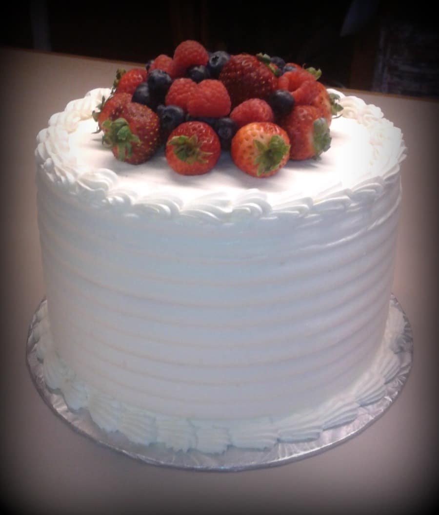 Italian Chantilly Cake ( Mock Whole Foods Berry Chantilly Cake ...
