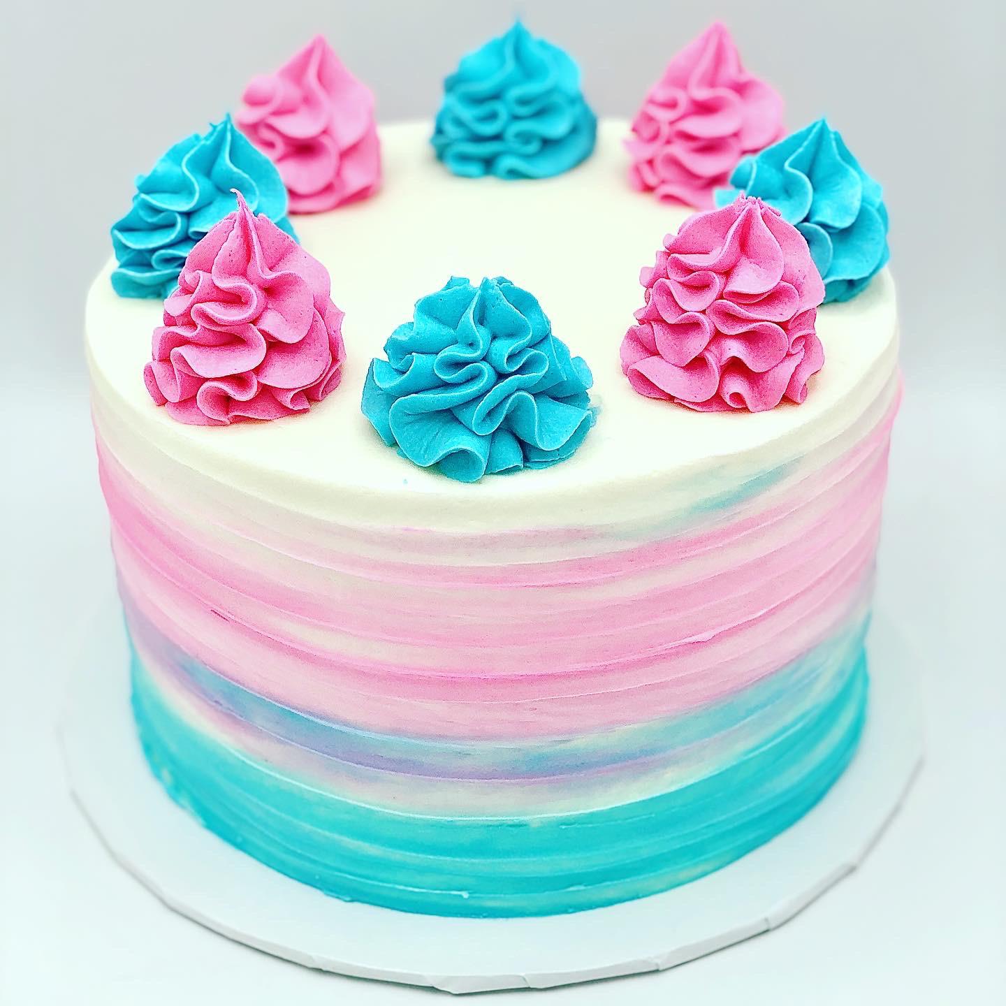 Kept it fairly simple for a gender reveal cake! Happy with ...
