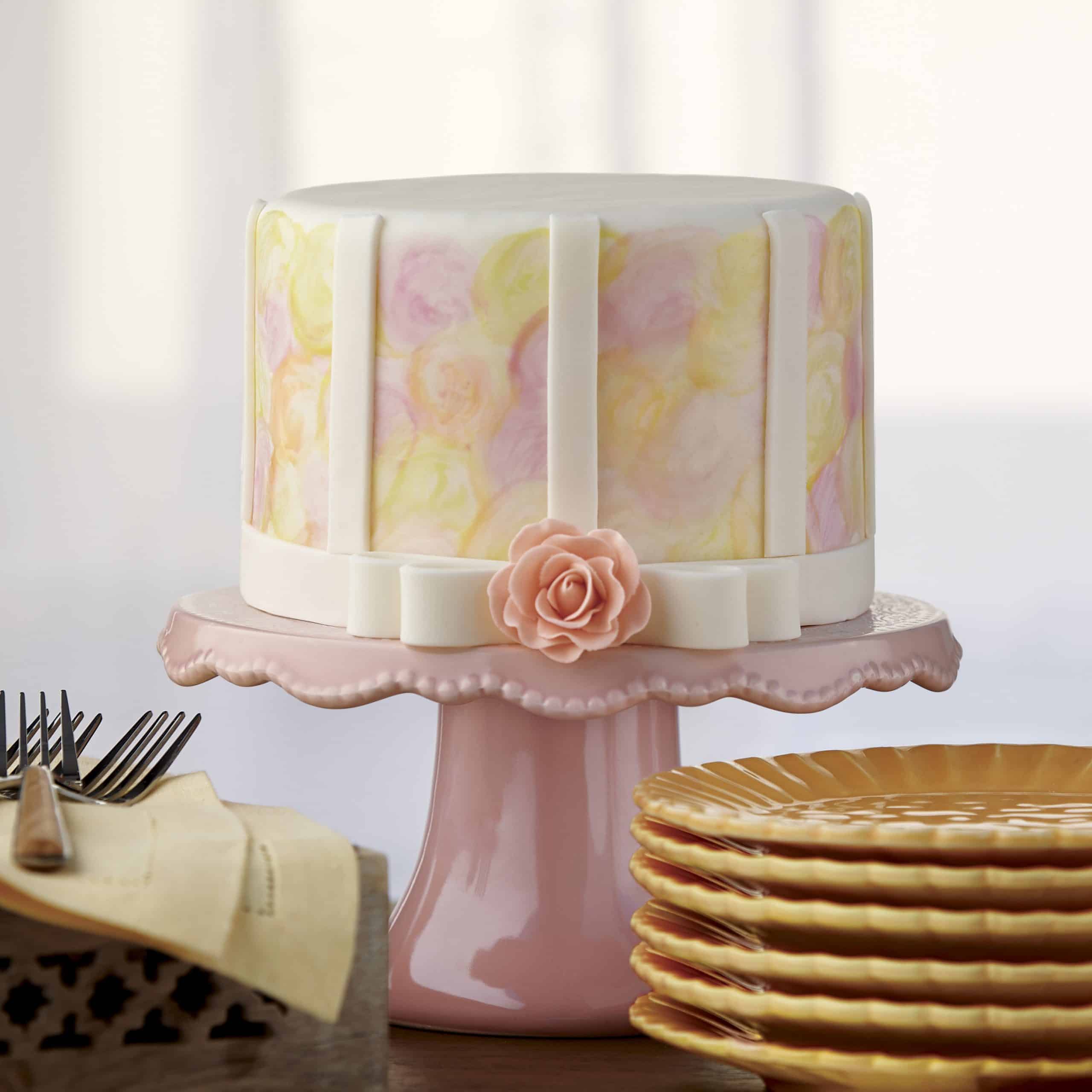 Learn to decorate a cake with a Wilton Method Class