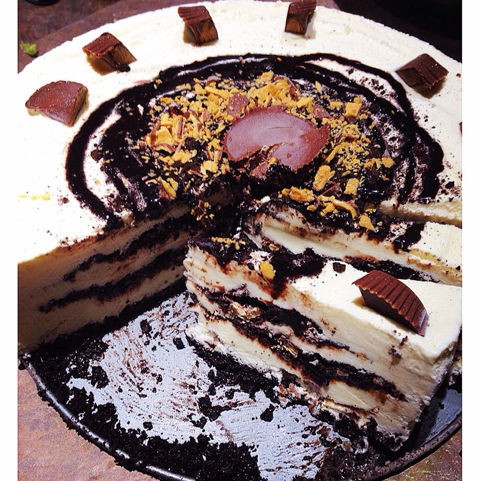 Make your own layered ice cream cake with any filling you would like ...