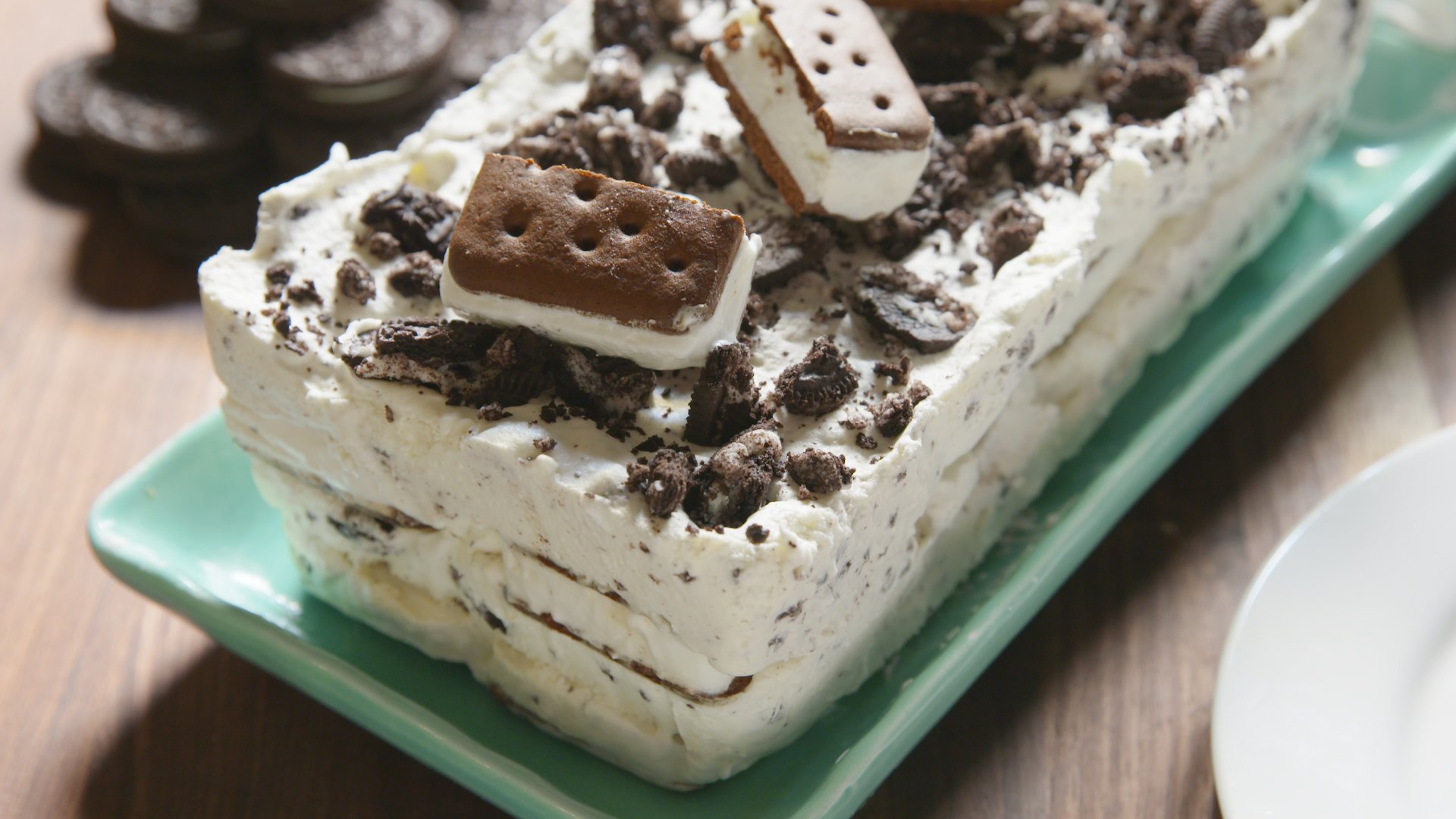 This Ice Cream Sandwich Cake Is The Easiest Party Dessert ...