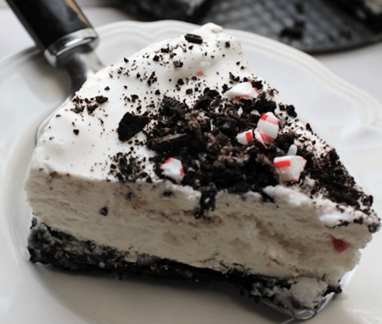 This Peppermint Oreo Ice Cream Cake Is Easy To Make