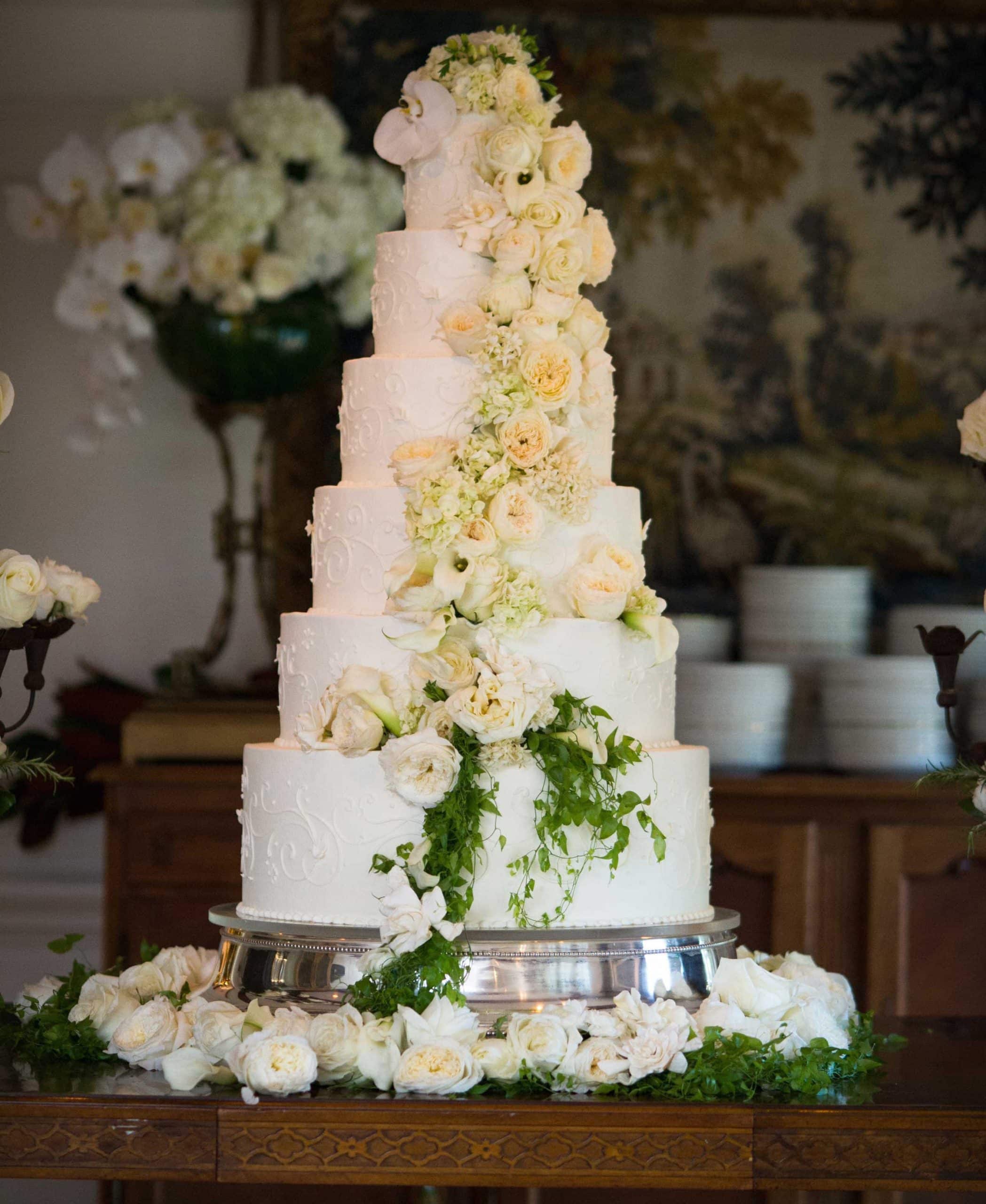 Wedding Cakes: 20 Ways to Decorate with Fresh Flowers