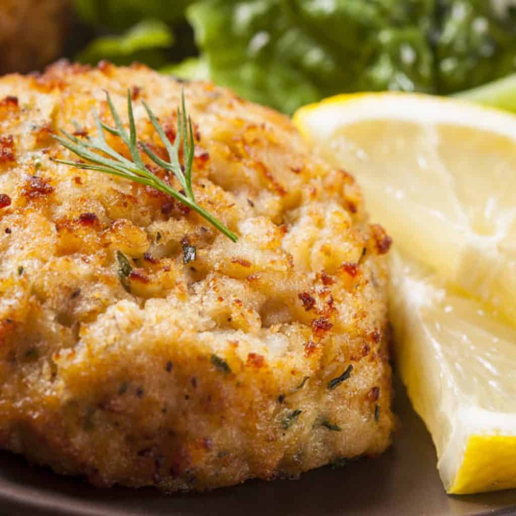 What to Serve with Crab Cakes: 13 Exquisite Sides